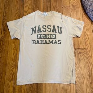 Unisex Nassau travel T-shirt size‎ Large